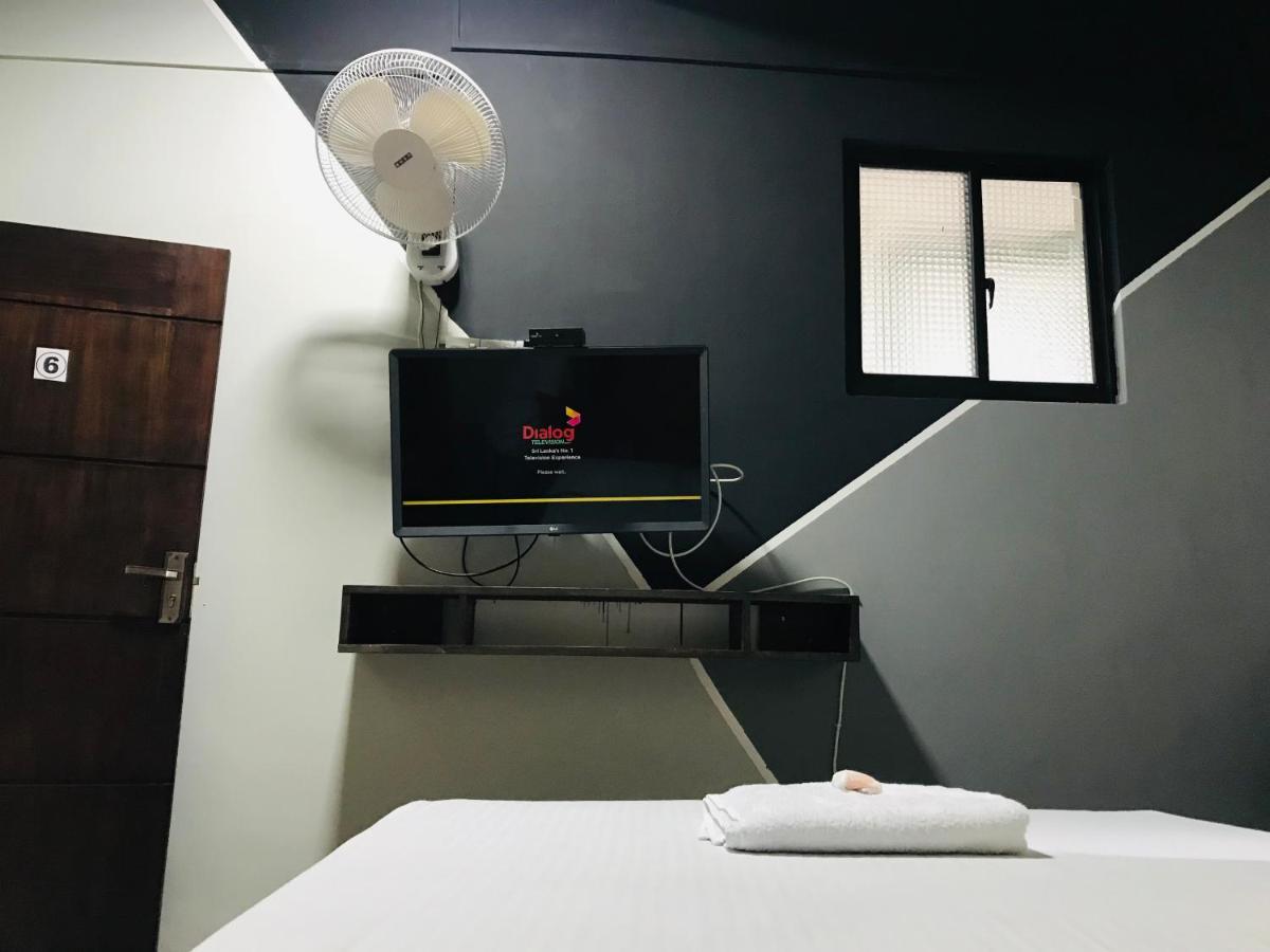 Alina Budget Hotel Кадувела Экстерьер фото